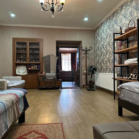 Historical apartment in city center  Tbilisi Esterno foto