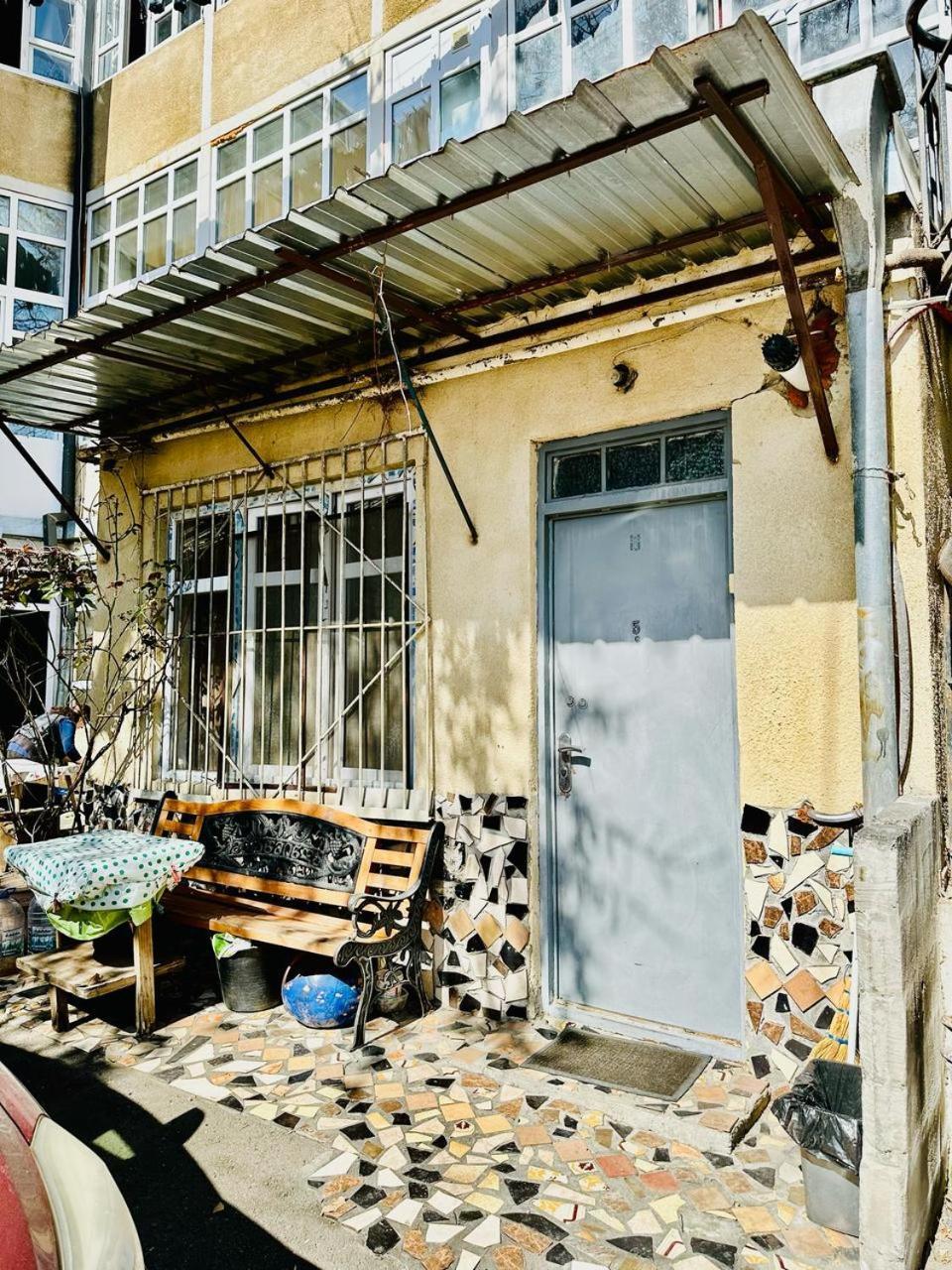 Historical apartment in city center  Tbilisi Esterno foto