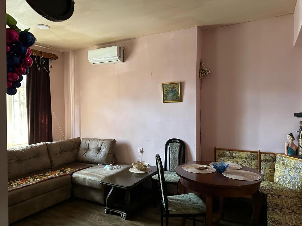 Historical apartment in city center  Tbilisi Esterno foto